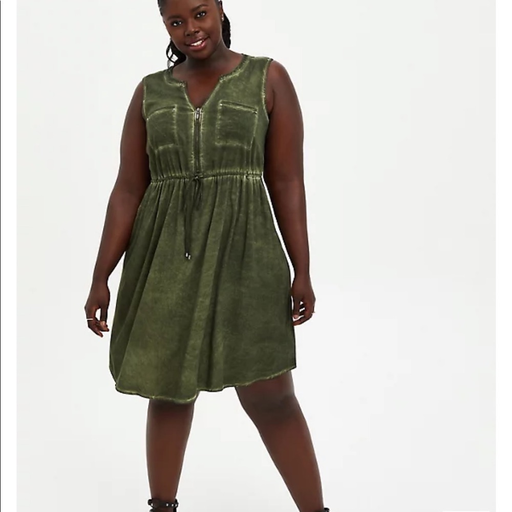 TORRID CHALLIS FRONT ZIP DRESS